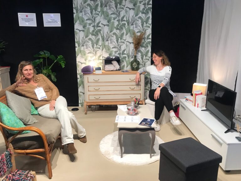 Manuella Leray et Charlotte Vandame sur le stand du salon Habitat Déco de Nantes